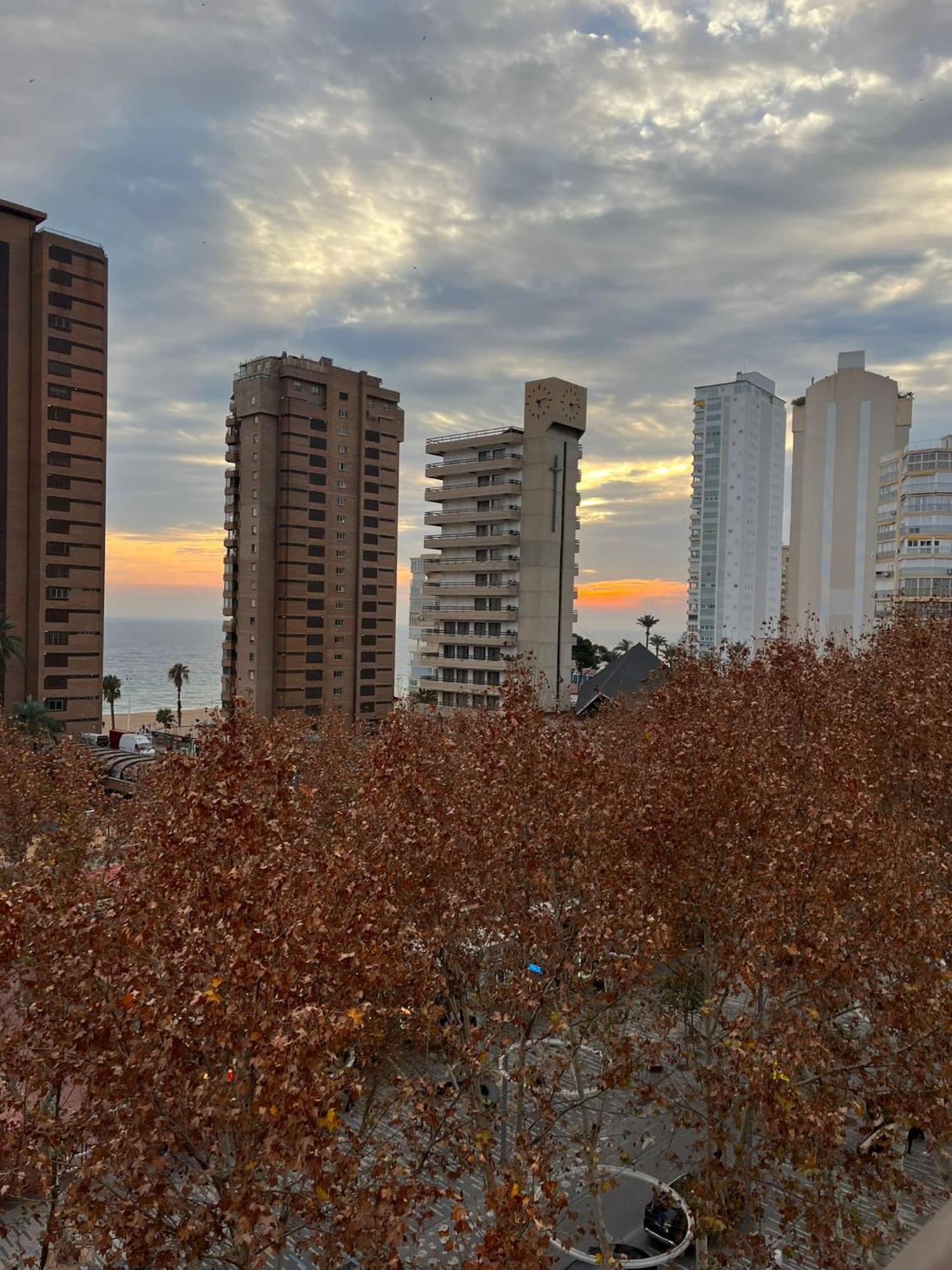 Apartamento Las Olas Playa De Levante เบนิดอร์ม ภายนอก รูปภาพ